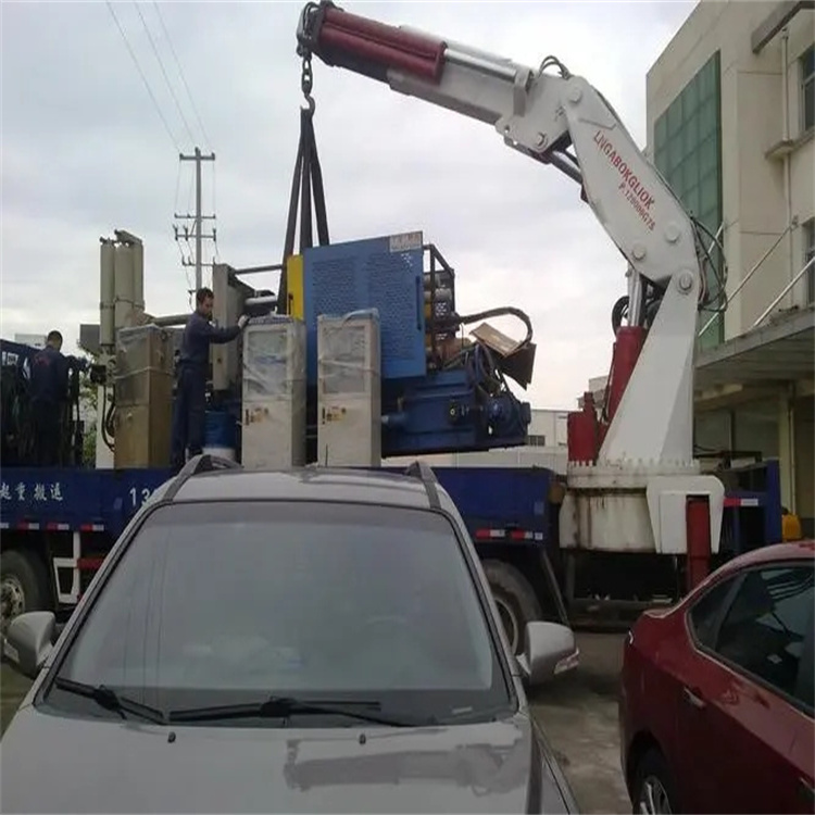 华南热作学院吊车救援小汽车怎么吊